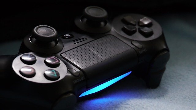 How to use Mic on PS4 controller?